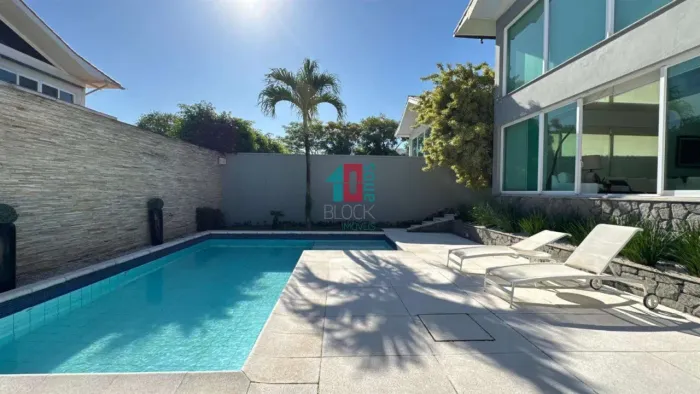 Barra da Tijuca | Casa de Condomínio 5 quartos, sendo 5 suites
