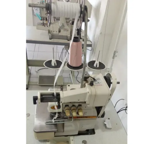 Máquina Overloque Elastiqueira com aparelho ZeroMax. 