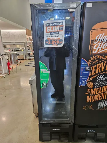refrigerador expositor slim de 244 litros full black