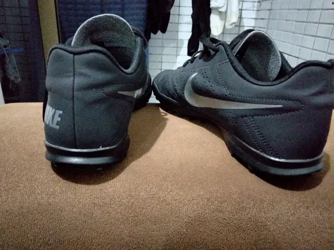 Chuteira Society NIKE