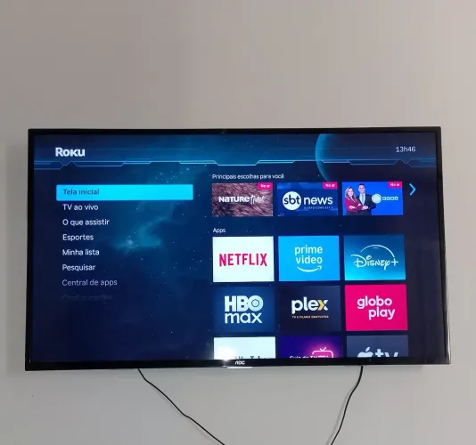 SMART TV AOC 43 POLEGADAS (ROKU) POR FORA, LEIAM COM ATENÇÃO A DESCRIÇÃO!!!.