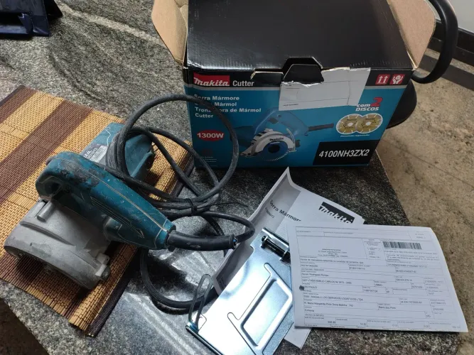 Serra Mármore Makita Nh3 1300w 220v com carvões novos originais e 2 discos