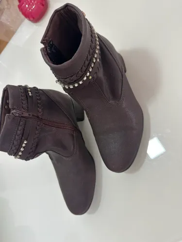 Bota Couro Marrom com strass 34 