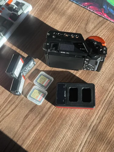 Sony ZV-E10 + 3 Baterias + 2 Cartões de 64GB