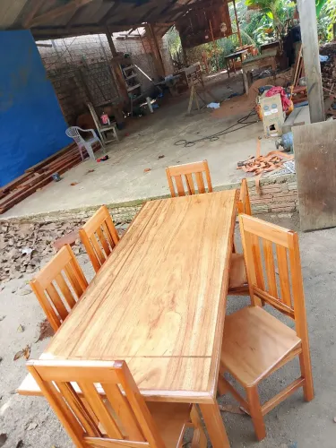Mesa com 6 cadeiras de muracatiara