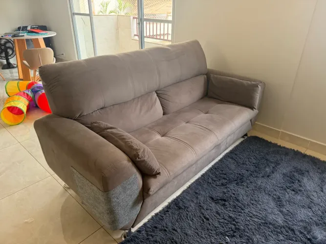 Sofá 3 lugares Suede Castanho