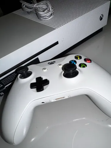 Xbox One S Semi Novo + Controle + Fifa 18