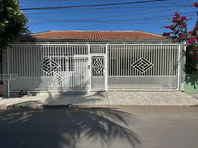 Casa a venda com 4 quartos 2 suítes armários planejados bairro cpa 4
