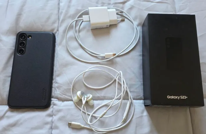 S23 plus 256 GB usado