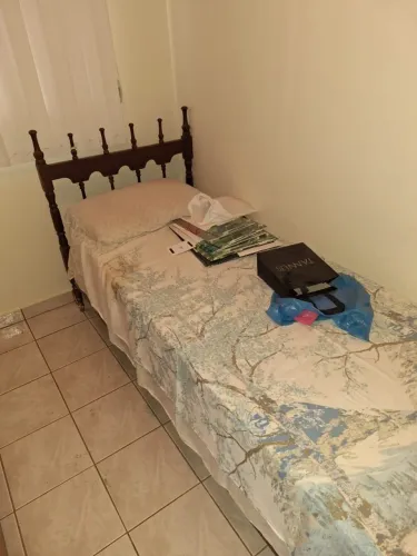 Cama solteiro cerejeira maciça 90x200 