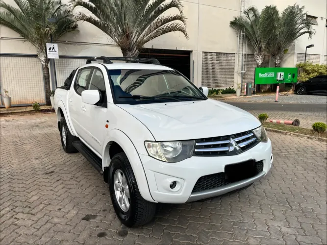 Mitsubishi L200 Triton HLS 2.4 Flex 16V CD Mec. 2016
