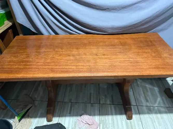 Mesa de jantar em madeira maciça