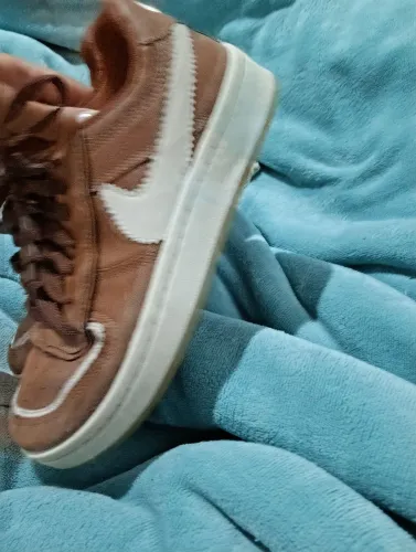 Tênis Nike marrom