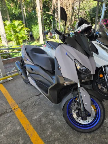 Xmax 250. 2 dono 16.400 km.