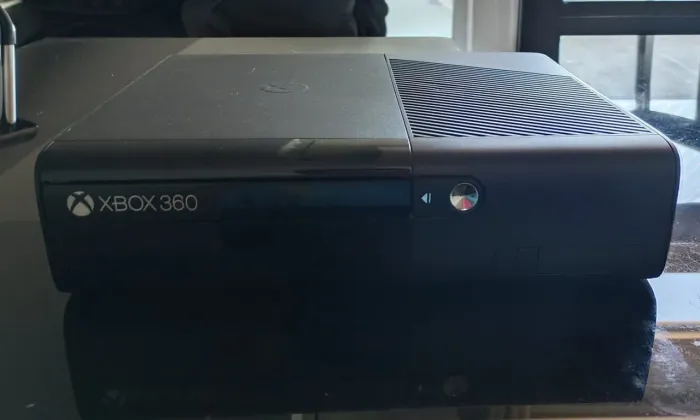 Xbox 360 super slim 