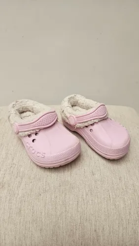 Crocs infantil forrado 23