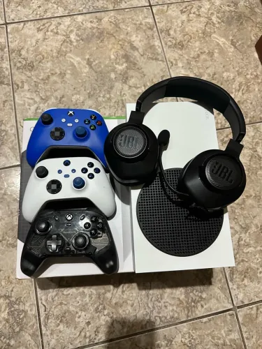 Xbox séries S 512gb 3 controles + headset JBL