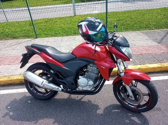 Vendo minha CB300R Linda Forte e econômica