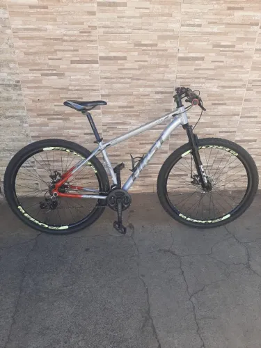 Bicicleta First Aro 29 Alumínio 21v Freio a Disco