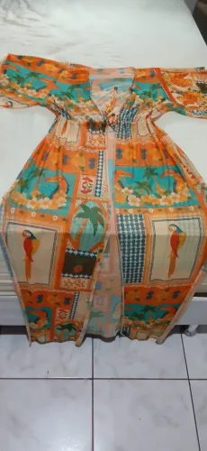 Saída de praia longa em tule