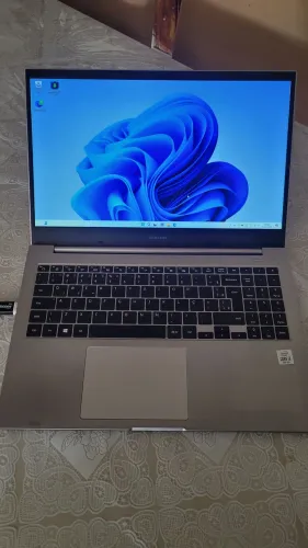 Samsung Book E30- i3 10° geração, SSD NVME 128GB