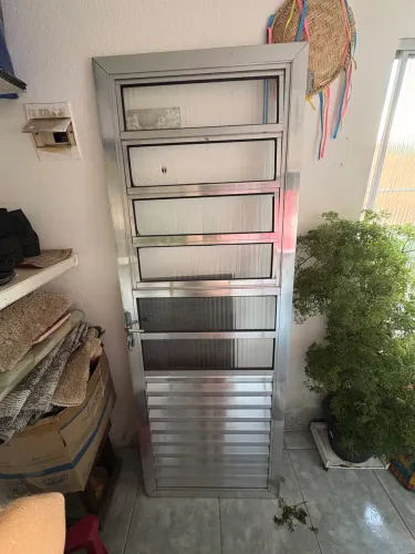 Porta Basculante Alumínio Brilhante 210x80 L.25 Lado Direito 