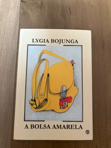 Lindo livro A bolsa amarela, em perfeito estado.
