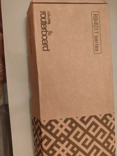 Roteador MIKROTIK Rb4011 zerado