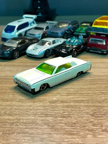 Carrinhos Hot Wheels 10 unidades
