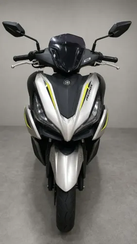 Vendo Yamaha Aerox muito nova.