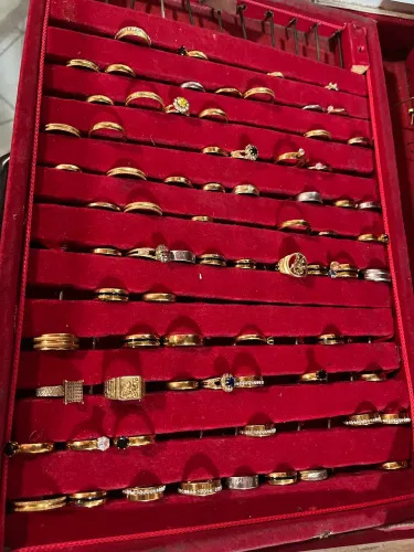 Vendo maleta de joias 300$
