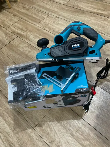 Plaina elétrica Philco, 127V 750W de potência, lâmina Dupla.