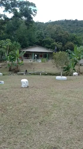 Chácara com cachoeira e com conforto que você merece, venha conferir imperdível.
