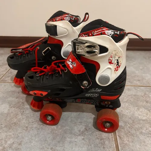 Vendo Patins da marca Hyper com regulagem no tamanho do nº 34 até 37