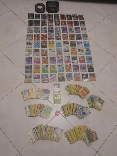 Lote de cartas Pokemon antigas.