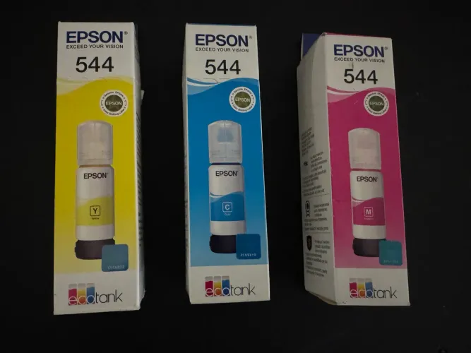 Tinta Epson original na caixa 