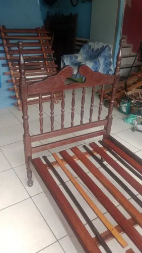 Cama de solteiro de madeira macanaiba pura 399,00