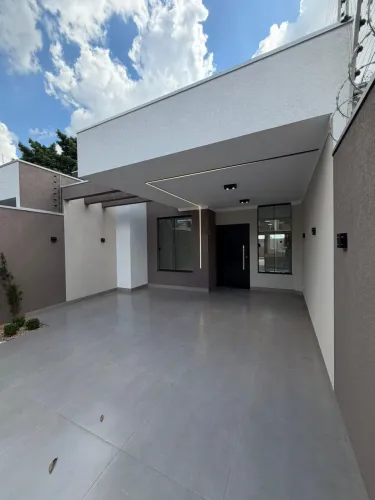 Casa moderna com fachada imponente em Maringá !