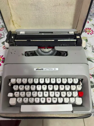 MAQUINA DE ESCREVER - OLIVETTI LETTERA 35i
