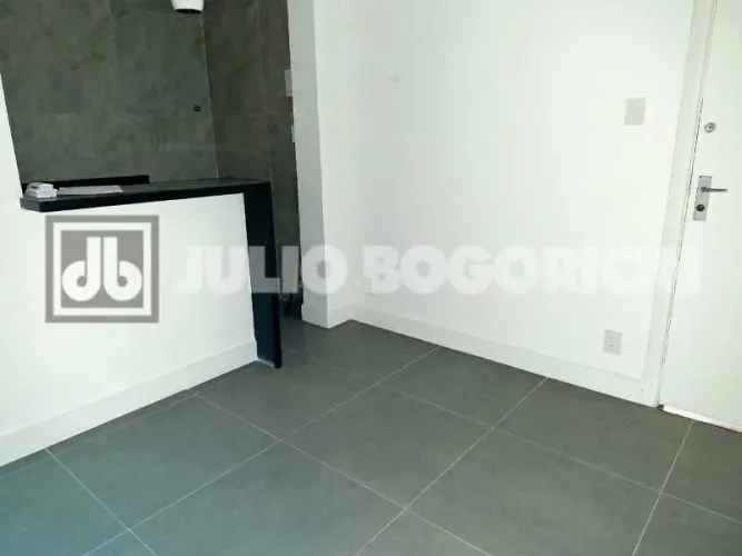 DOMINGOS FERREIRA CONJUGADO A UMA QUADRA DA PRAIA