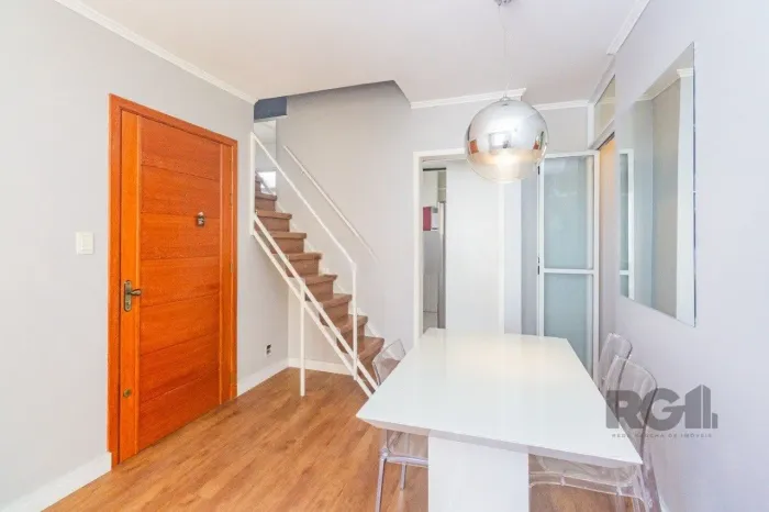 Apartamento cobertura para locação no bairro Petrópolis com 198 m² e 3 dormitórios.