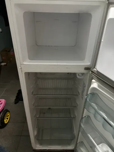 Geladeira d34 Eletrolux 260 litros