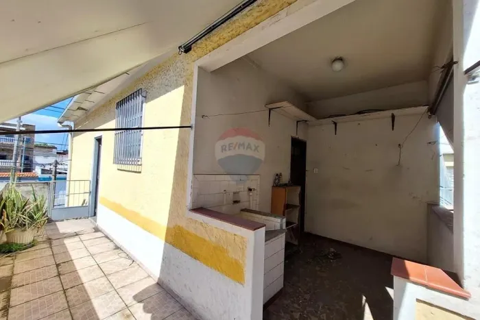 Casa 2º Andar de Frente, 2 Quartos, Sol da Manhã, à Venda em Vista Alegre - Rio de Janeiro