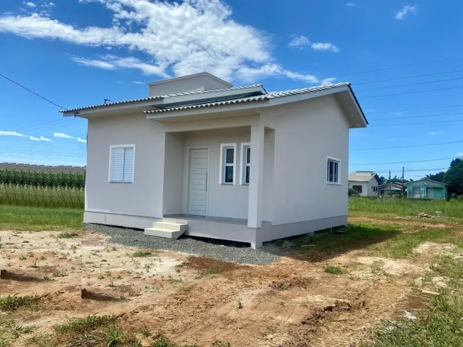 Casa de 51,m² de área privativa com 02 quartos.