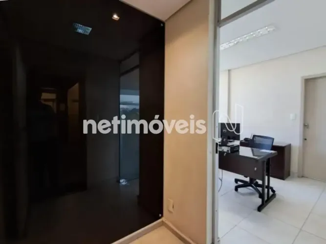 Conjunto de Salas a Venda na Rua Araguari com 90 m²;