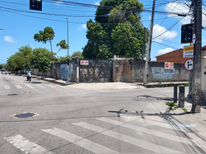 Aluguel de Terreno plano em ótima localização perto Shopping Parangaba e Acad. Green Life 