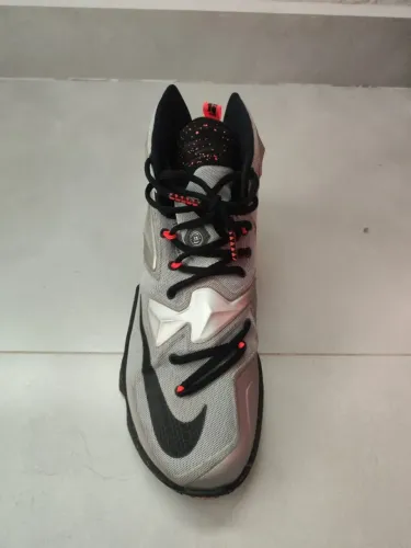 Tênis Nike LeBron 13 Prata Metálico