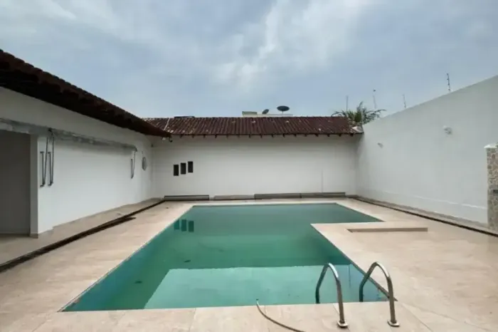 Super casa de 550 m2 de área construída, ideal para escritório, clinica ou residência