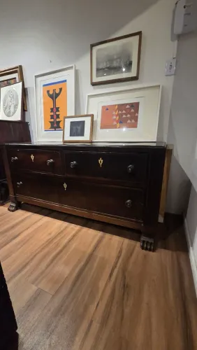 Meia cômoda em jacarandá estilo DONA MARIA I. MÓVEL SECULAR
