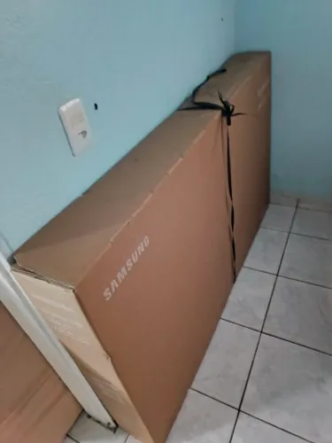 Vende-se TV quebrada para tira peças